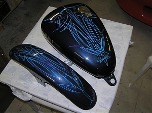 Yamaha virago / pinstriping / design / airbrush / linkovani / modra metaliza